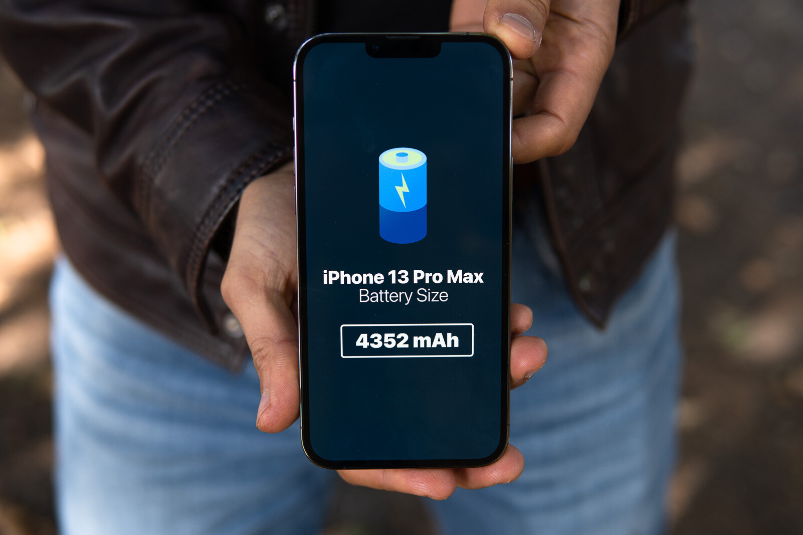 Dung lượng pin iPhone 13 Pro Max bao nhiêu mAh?